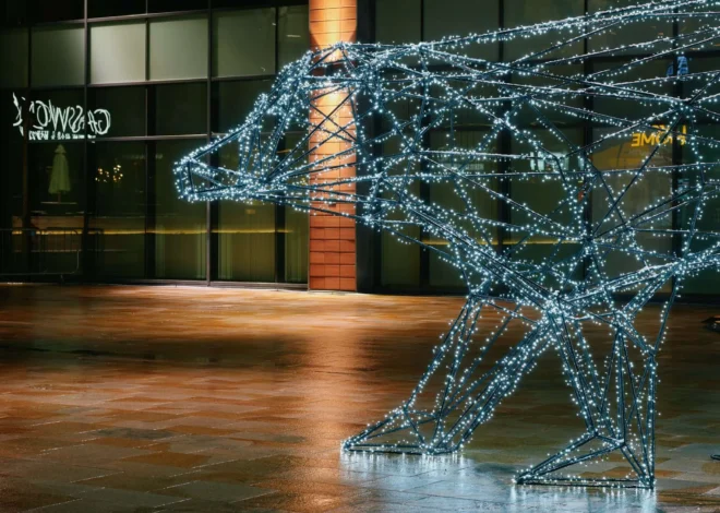 Christmas Installations: How Seasonal Artwork and Sculptural Interventions Reshape Public Space