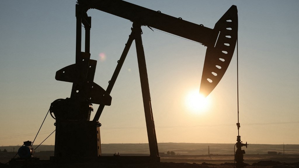 Iraq revives Syria land route to export oil to Europe