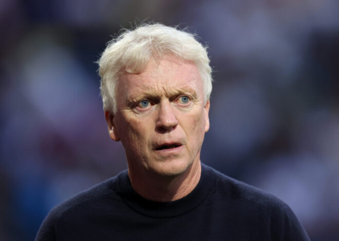 Everton boss Moyes rubbishes Chelsea transfer rumours