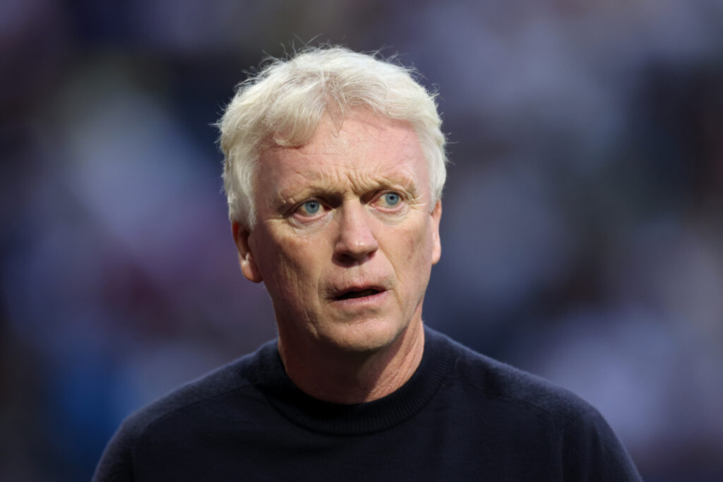 Everton boss Moyes rubbishes Chelsea transfer rumours