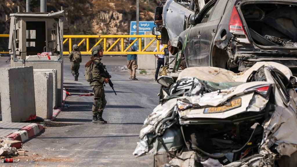 Houthis renew warning against using King Khalid airport